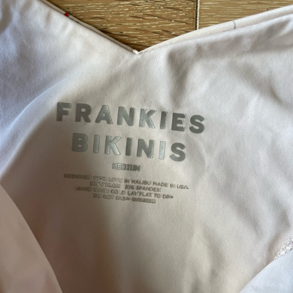 Frankie’s bikini set - Picture 7 of 8